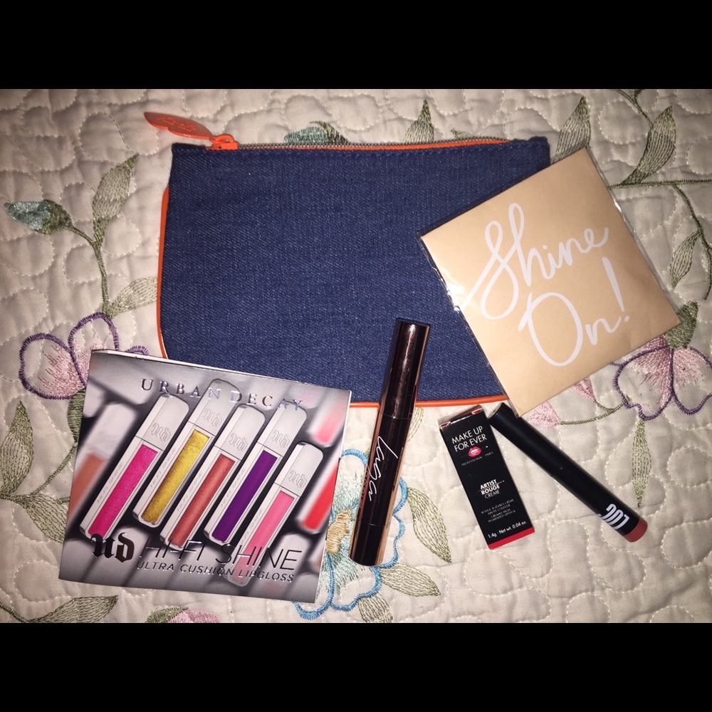 Lip Beauty Bundle + Bag and Mirror!